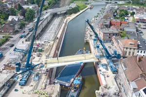 Luchtfoto van de Bospoortbrug in Halle